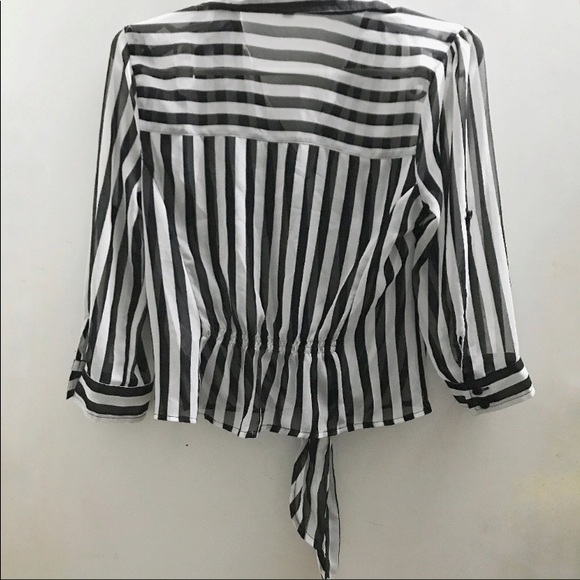 🆘 Sheer Black+White Button up - Picture 4 of 8